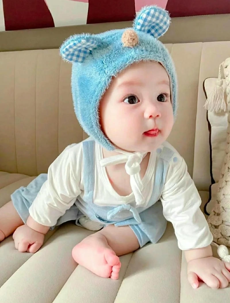 hình nền em bé dễ thương lè